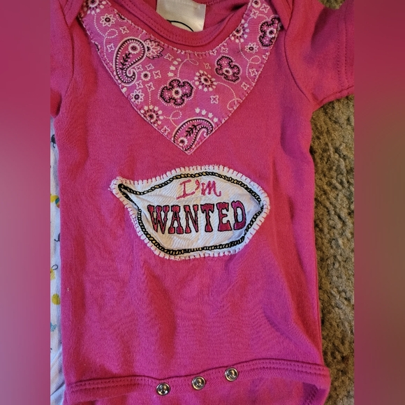 Baby girl onesie - Picture 3 of 8